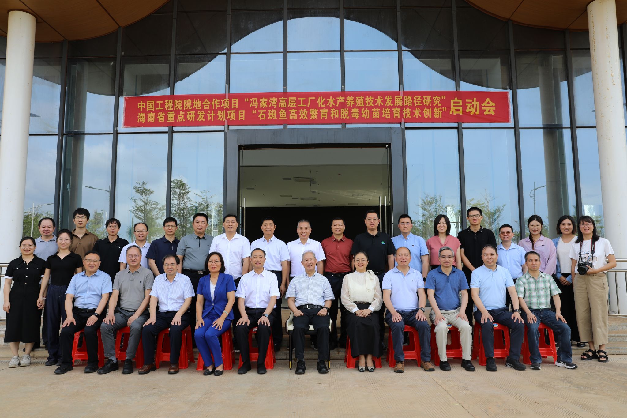 黨建引領(lǐng)方向明，校研融合擔(dān)使命——信科牽頭國家級與省級重點研發(fā)項目啟動會暨實施方案研討會順利召開